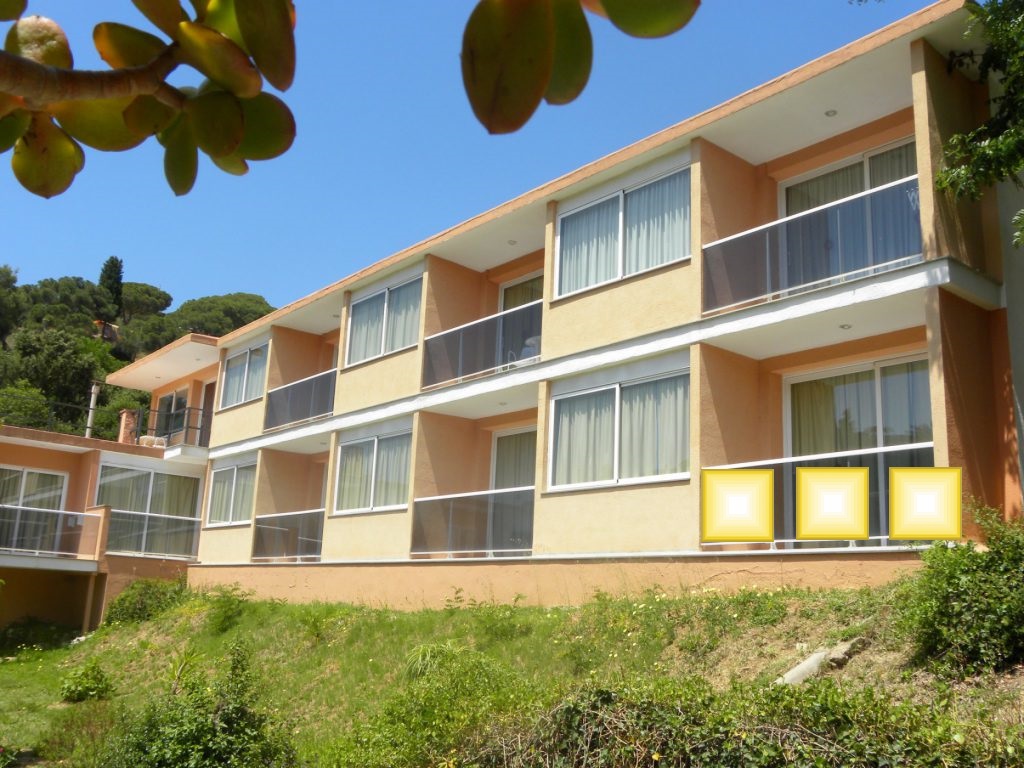 Apartamentos en Lloret de Mar. Camping Sènia Cala Canyelles